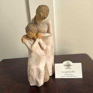 New in box willow tree Loving My Mother figurine